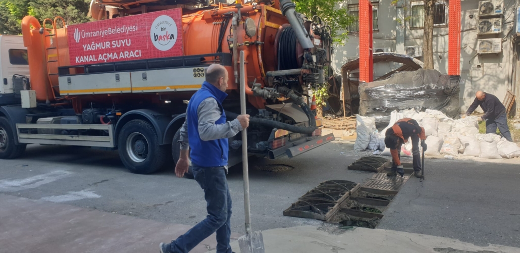 DES Sanayi Sitesi’nde Altyapı Güçleniyor: Ümraniye Belediyesi'nden Yağmur Suyu Hattına Destek